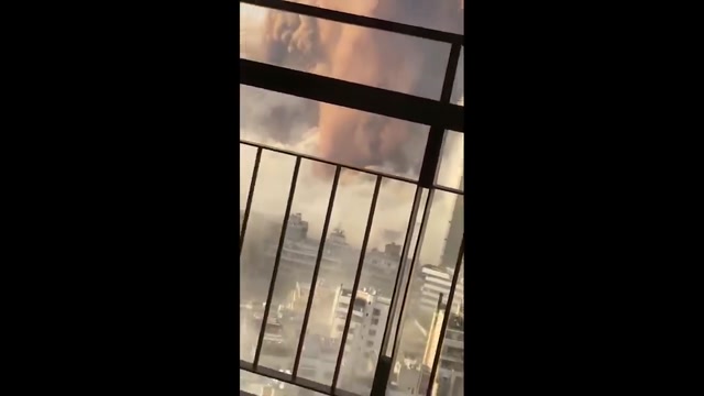 Beirut, Lebanon Explosion Video Compilation    Compilado de la explosión en Beirut, Líbano