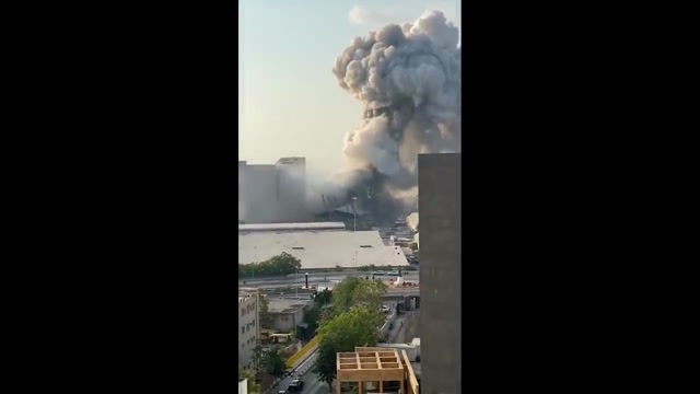 Beirut, Lebanon Explosion Video Compilation    Compilado de la explosión en Beirut, Líbano