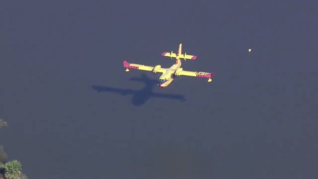 A CL 415 Super Scooper